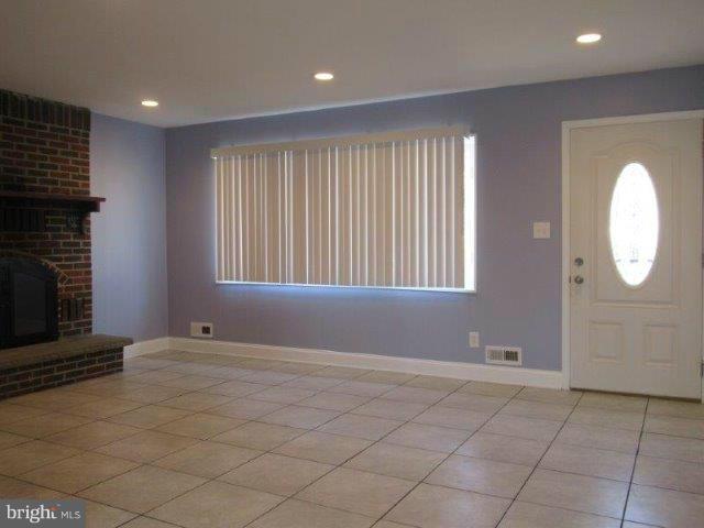 6911 Decatur Place Hyattsville, MD 20784 - Photo 8 of 28 Living Room