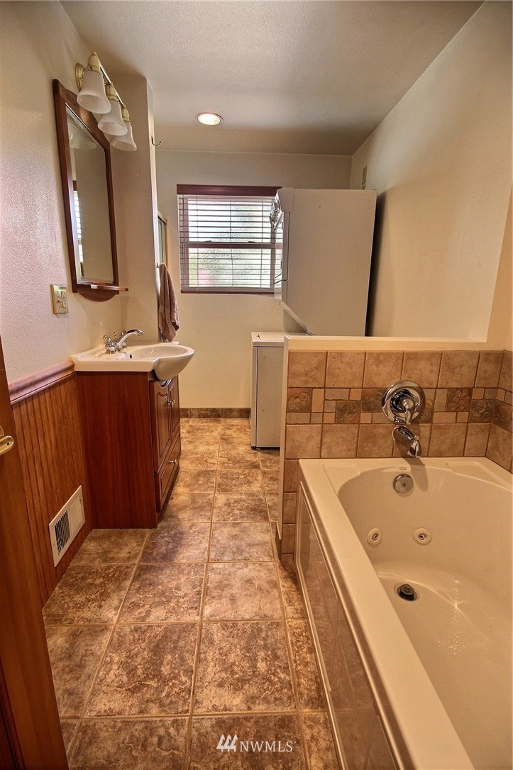 1216 Queen Avenue Northeast Renton, WA 98056 - Photo 14 of 25