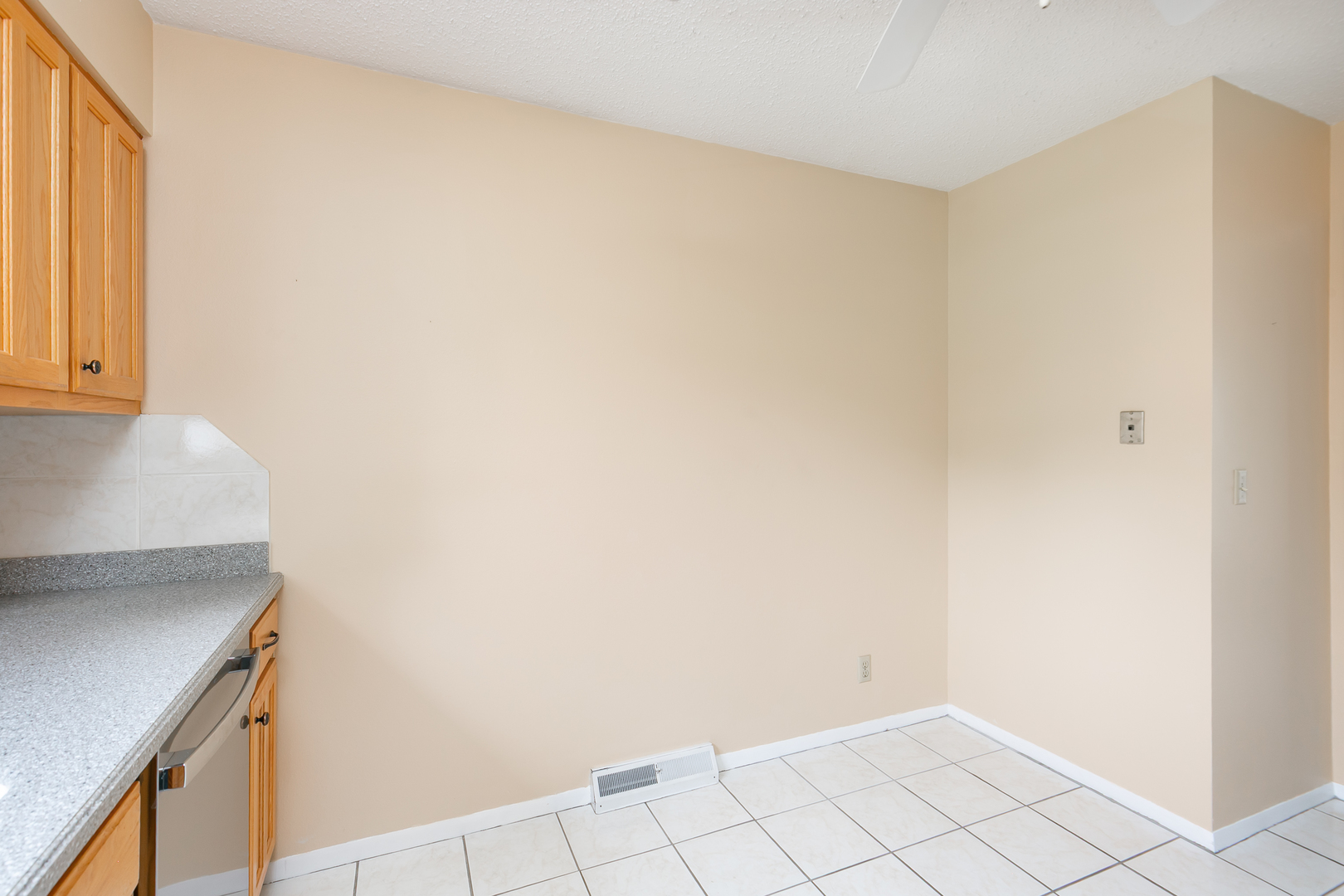 3721 35th Street, Unit 4 Moline, IL 61265 - Photo 12 of 26
