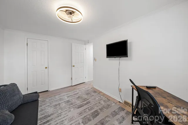 a view of livingroom with furniture