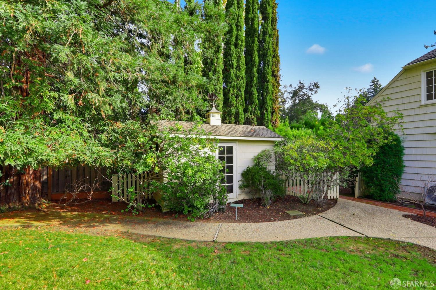 6 Cypress Court Los Altos, CA 94022 - Photo 6 of 53