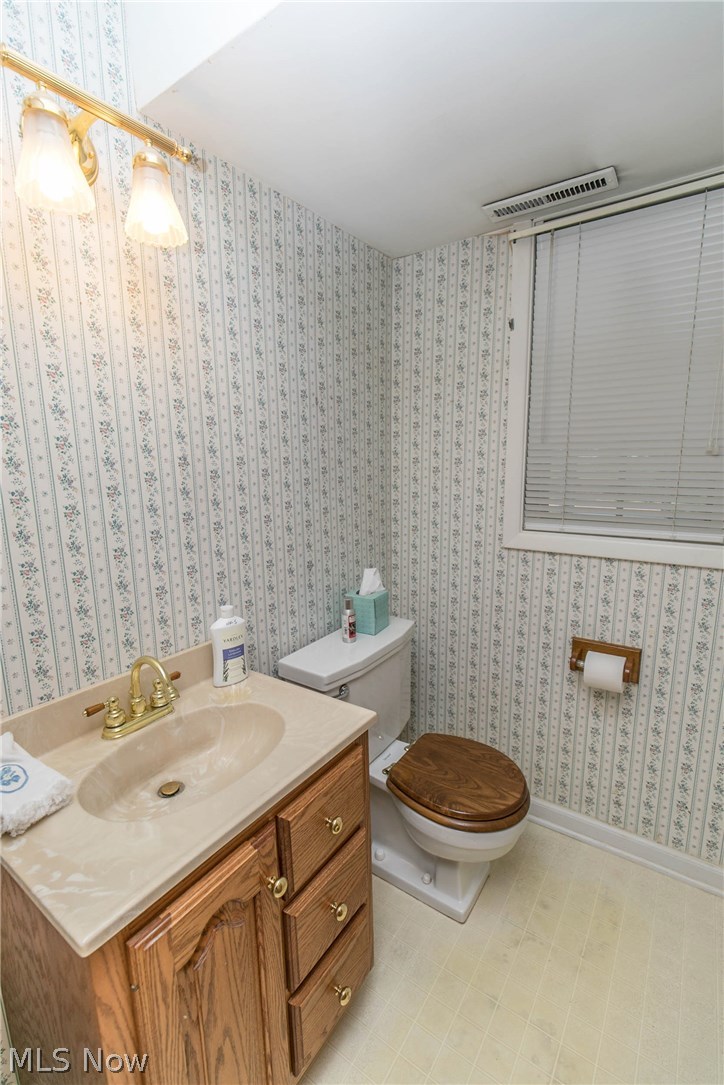 6165 Hemingway Road Cleveland, OH 44143 - Photo 14 of 31 Gallery Image 14