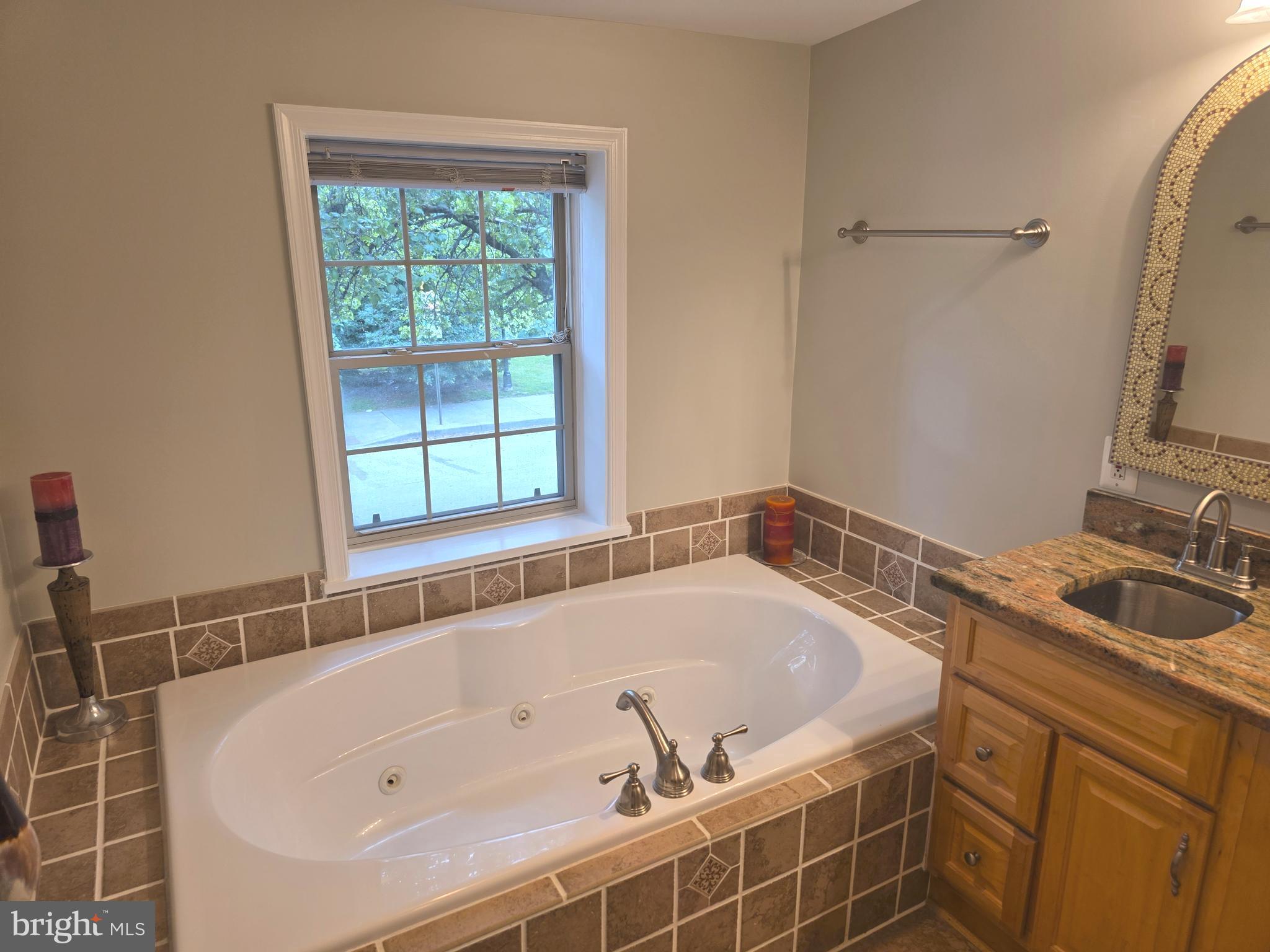 628 Warner Street Baltimore, MD 21230 - Photo 38 of 61 JETTED TUB!