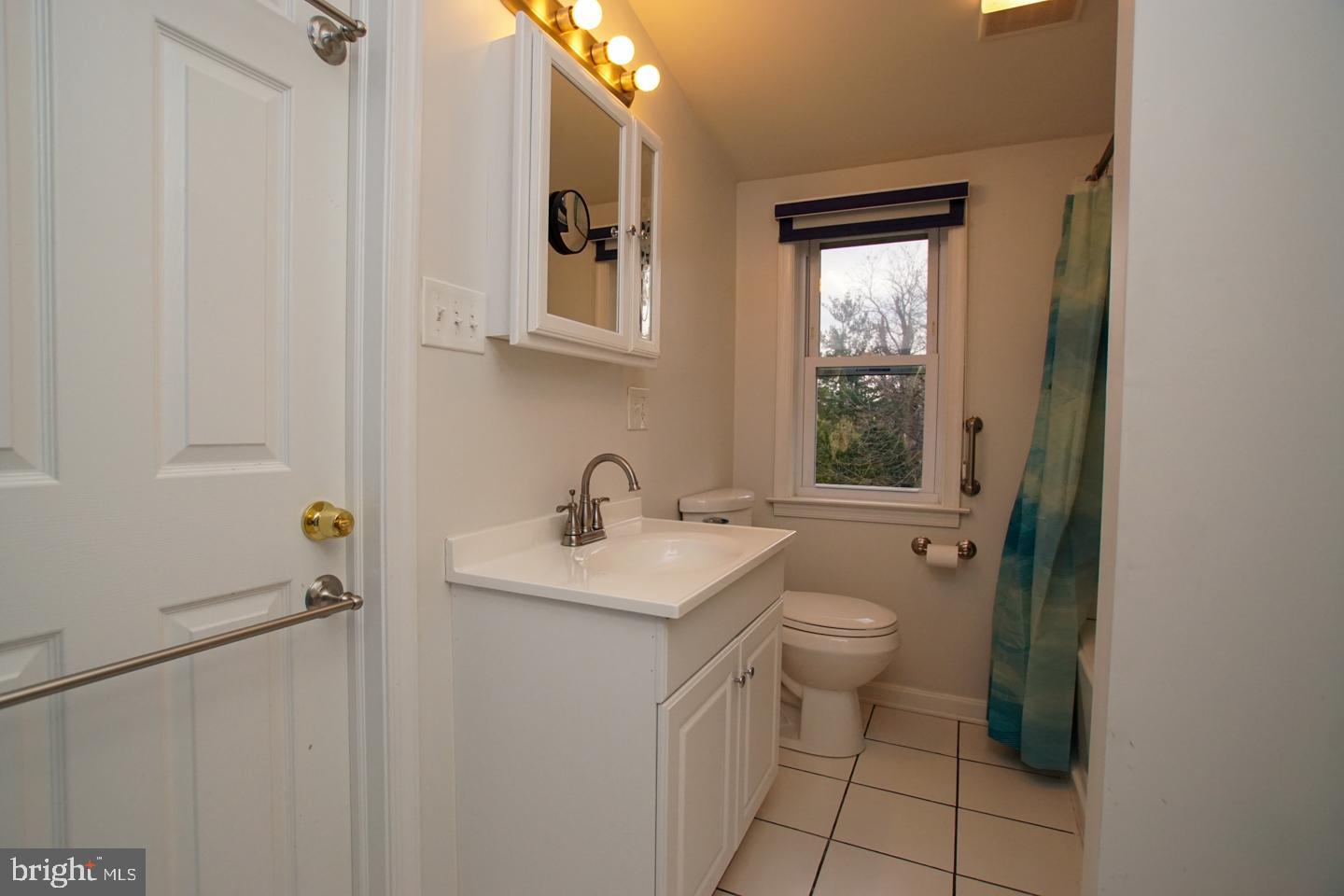 711 Fritz Avenue Reading, PA 19607 - Photo 14 of 17 Master Bath