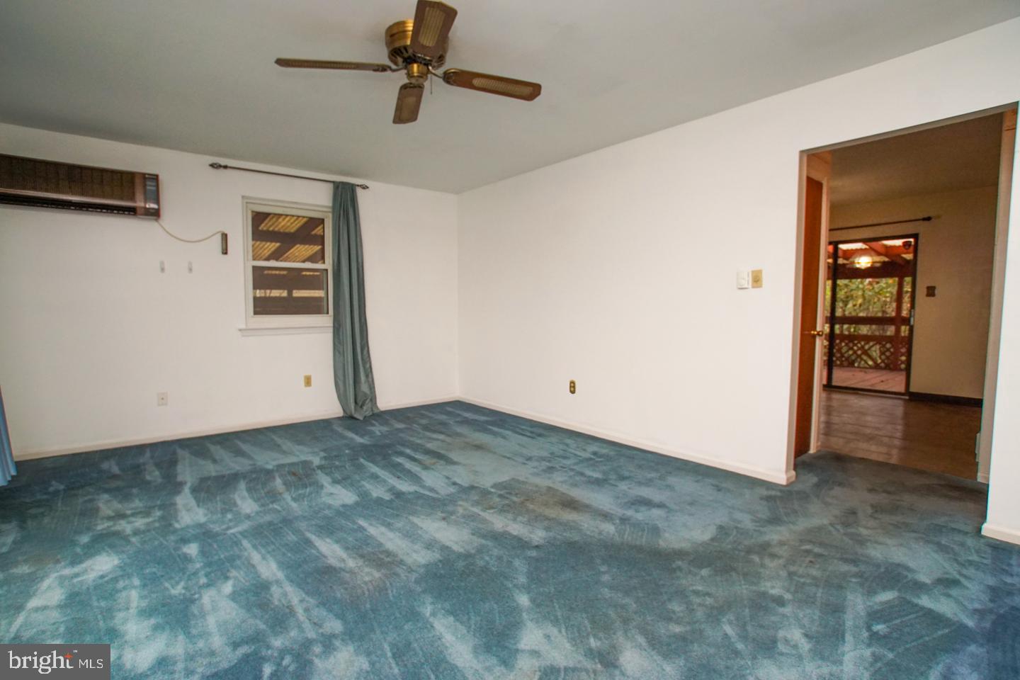 711 Fritz Avenue Reading, PA 19607 - Photo 3 of 17 Livingroom