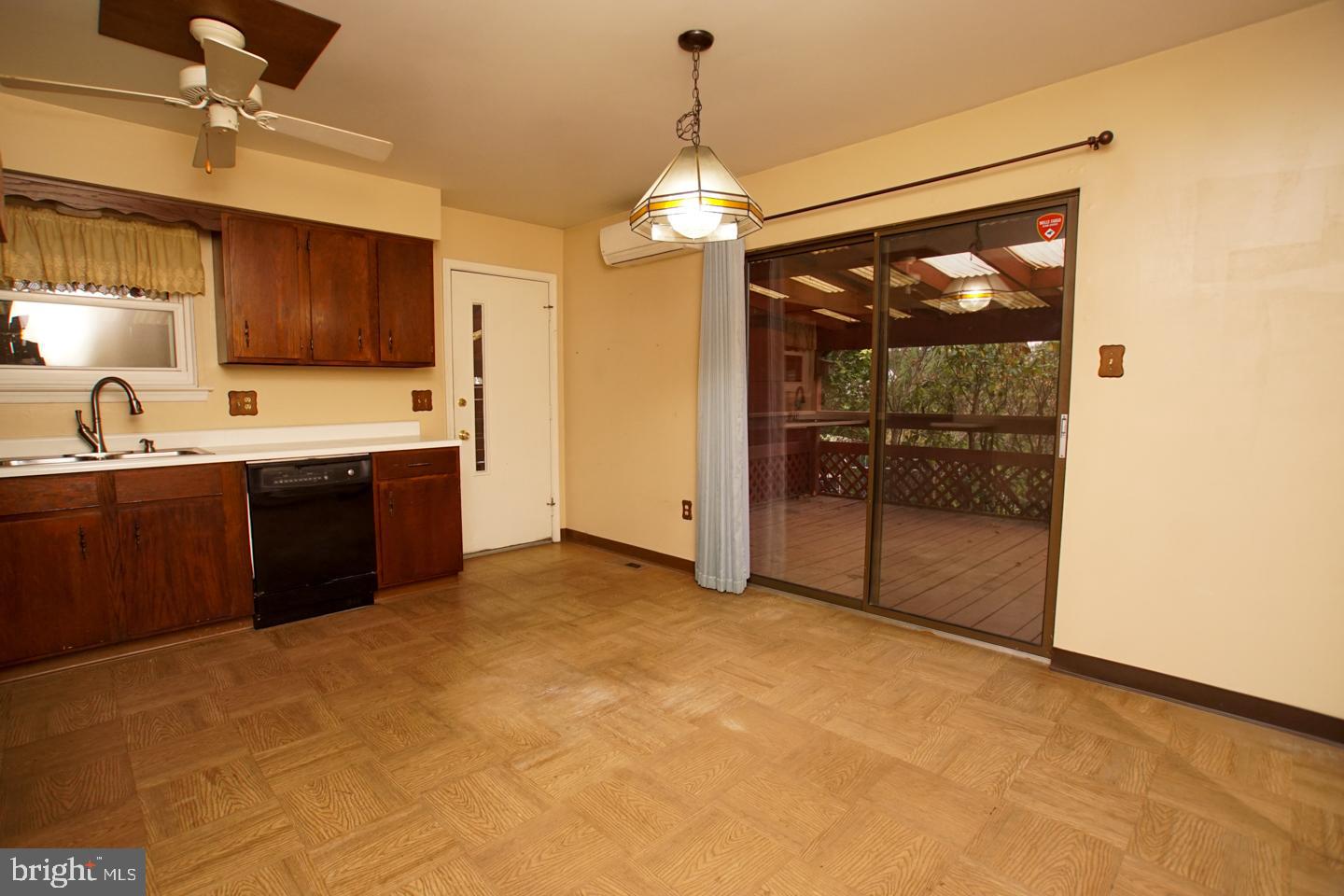 711 Fritz Avenue Reading, PA 19607 - Photo 5 of 17 Eat-In Kitchen
