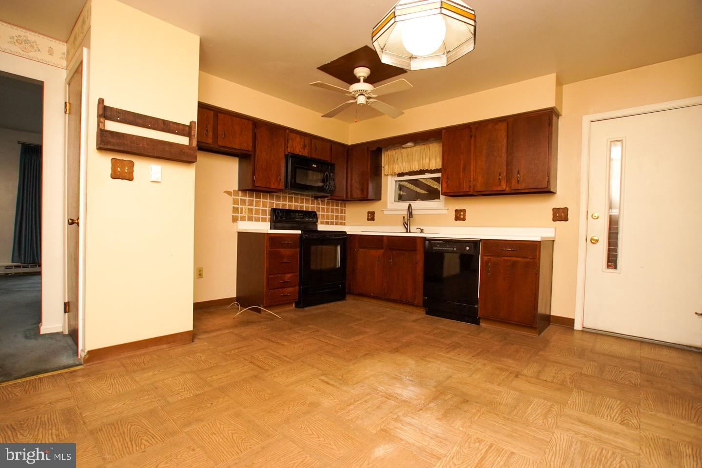 711 Fritz Avenue Reading, PA 19607 - Photo 6 of 17 Eat-in Kitchen