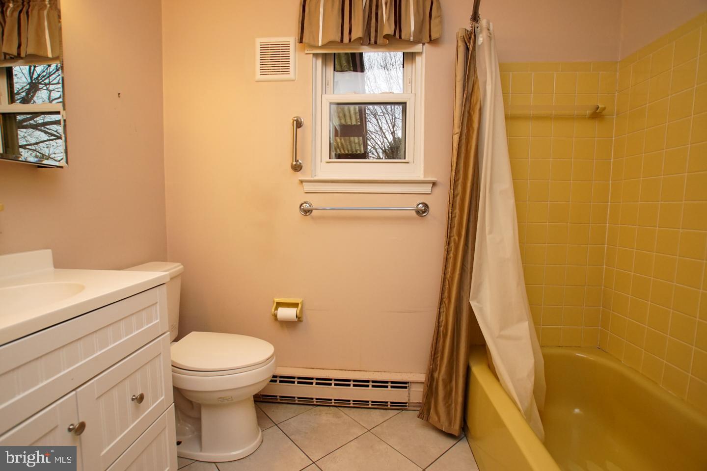 711 Fritz Avenue Reading, PA 19607 - Photo 10 of 17 Full Bath