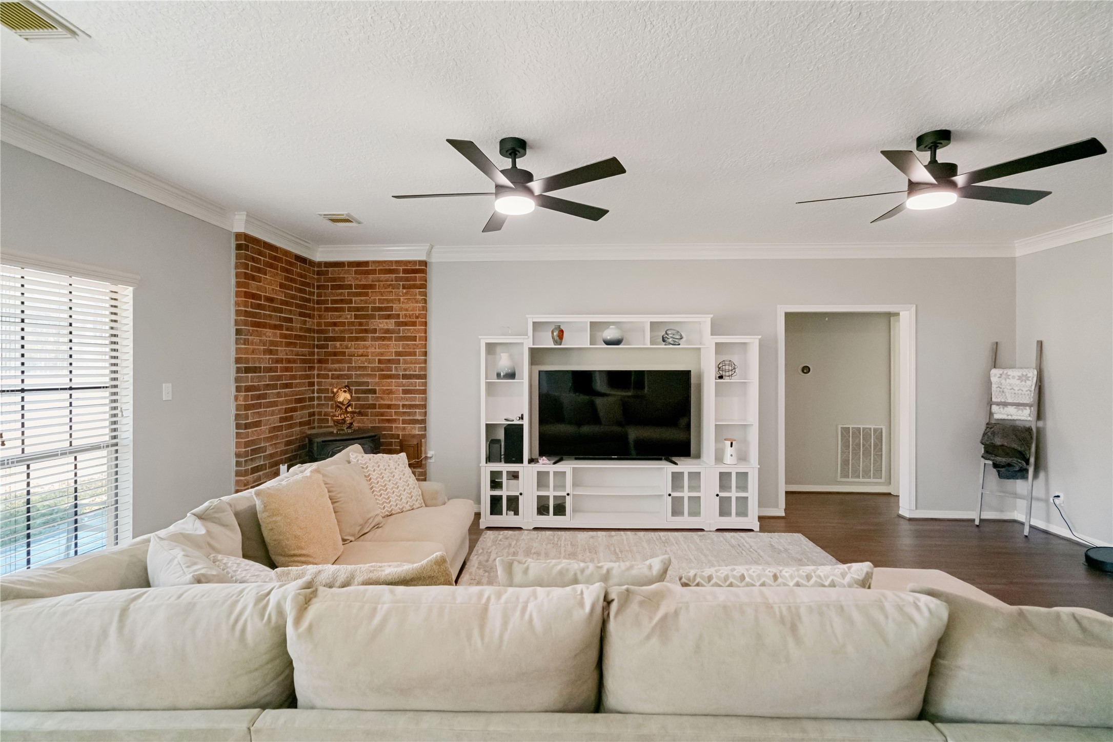 28911 Commons Oaks Drive Huffman, TX 77336 - Photo 7 of 26 a living room with furniture and a flat screen tv