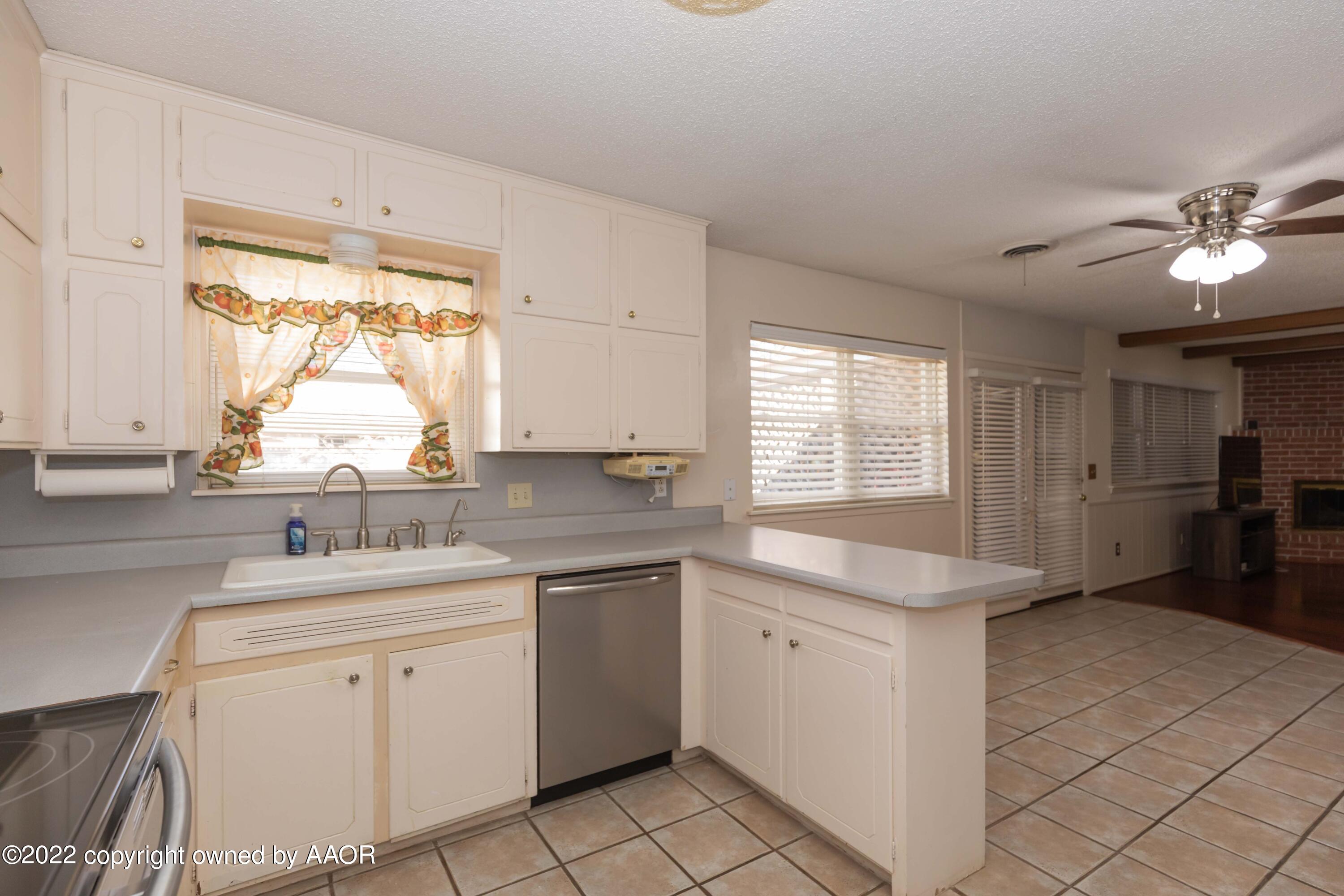 6210 Hanson Road Amarillo, TX 79106 - Photo 12 of 43 KITCHEN VIEW 2