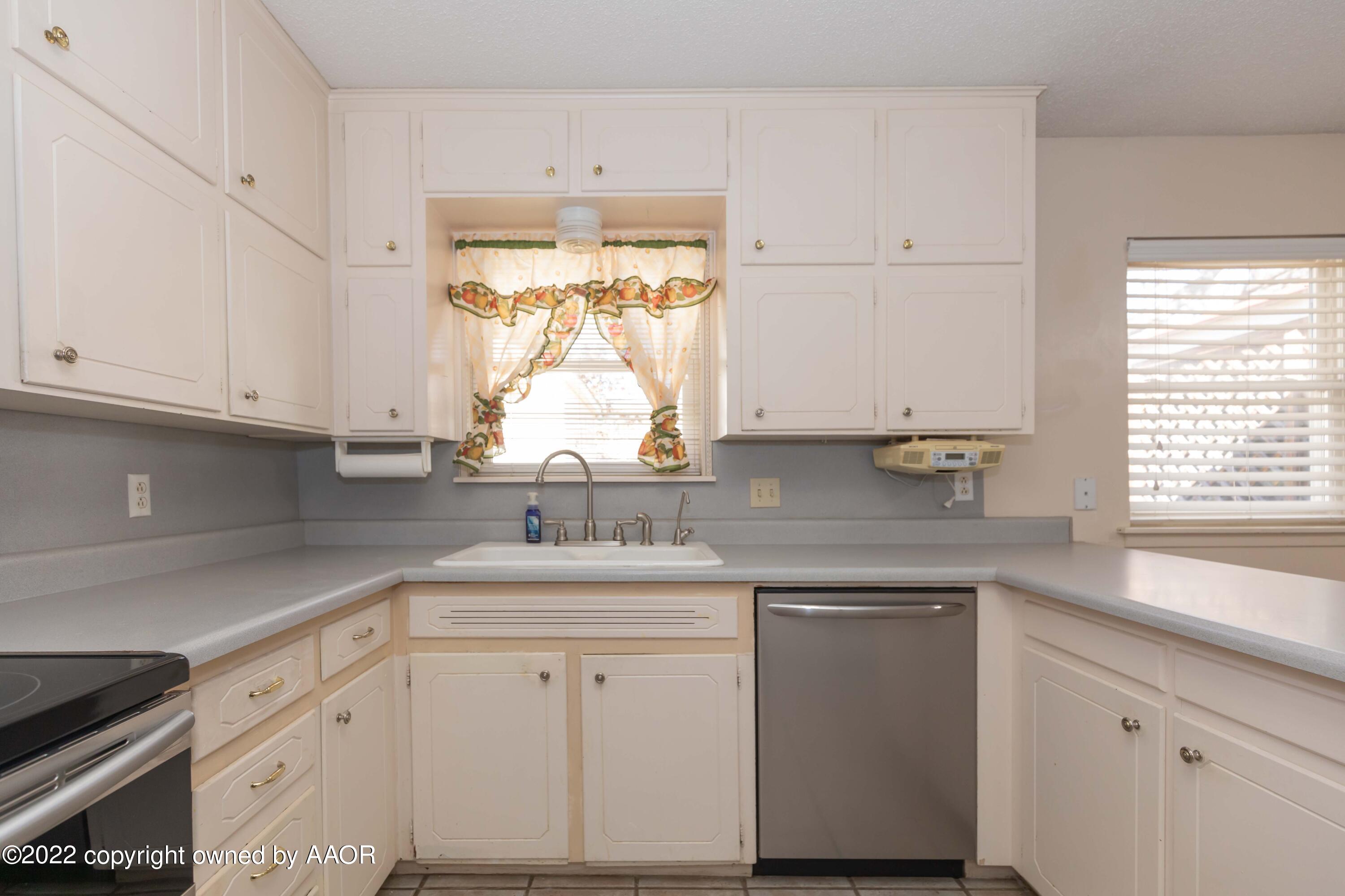 6210 Hanson Road Amarillo, TX 79106 - Photo 13 of 43 KITCHEN VIEW 3