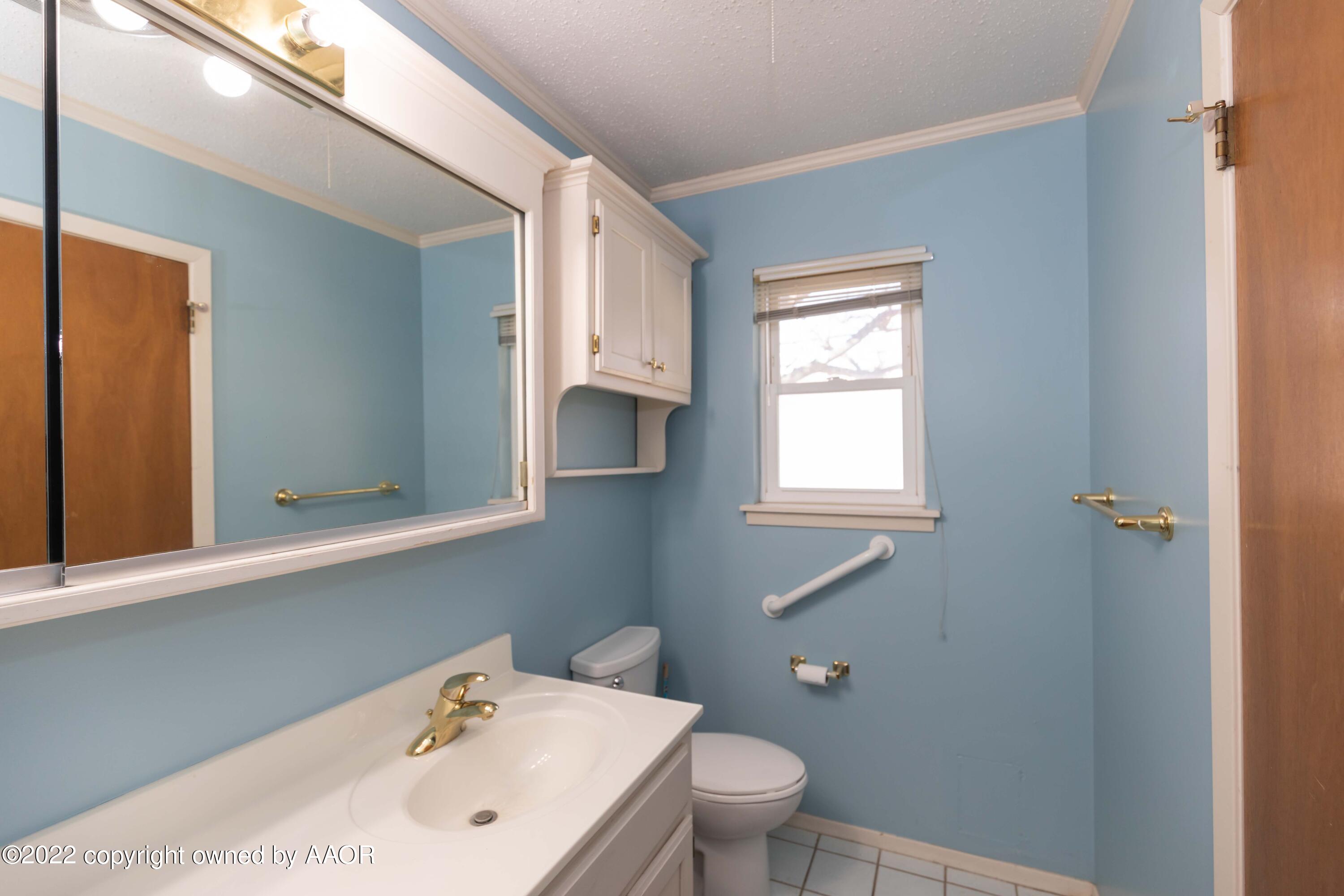 6210 Hanson Road Amarillo, TX 79106 - Photo 25 of 43 MASTER BATH VIEW 1