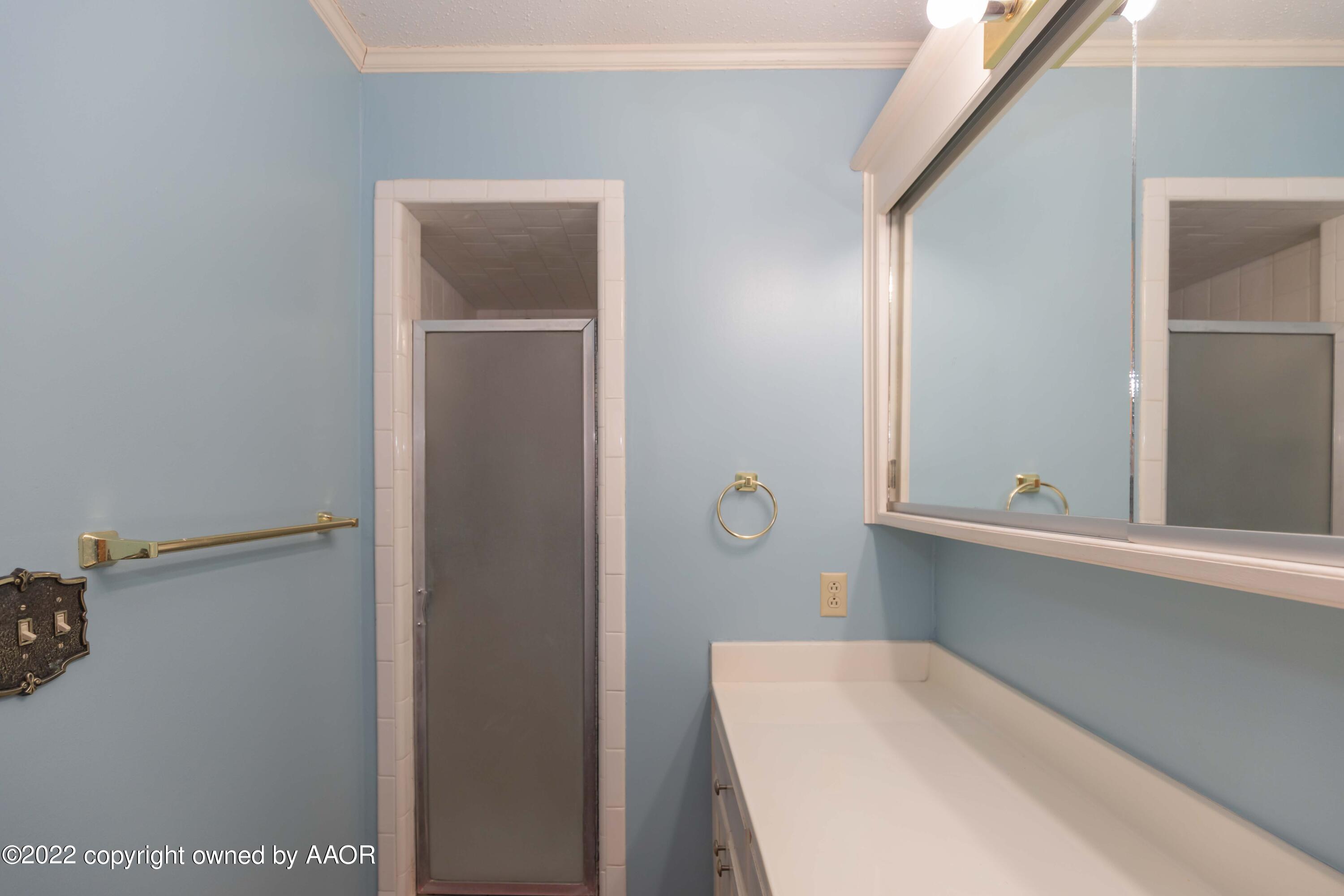 6210 Hanson Road Amarillo, TX 79106 - Photo 26 of 43 MASTER BATH VIEW 2