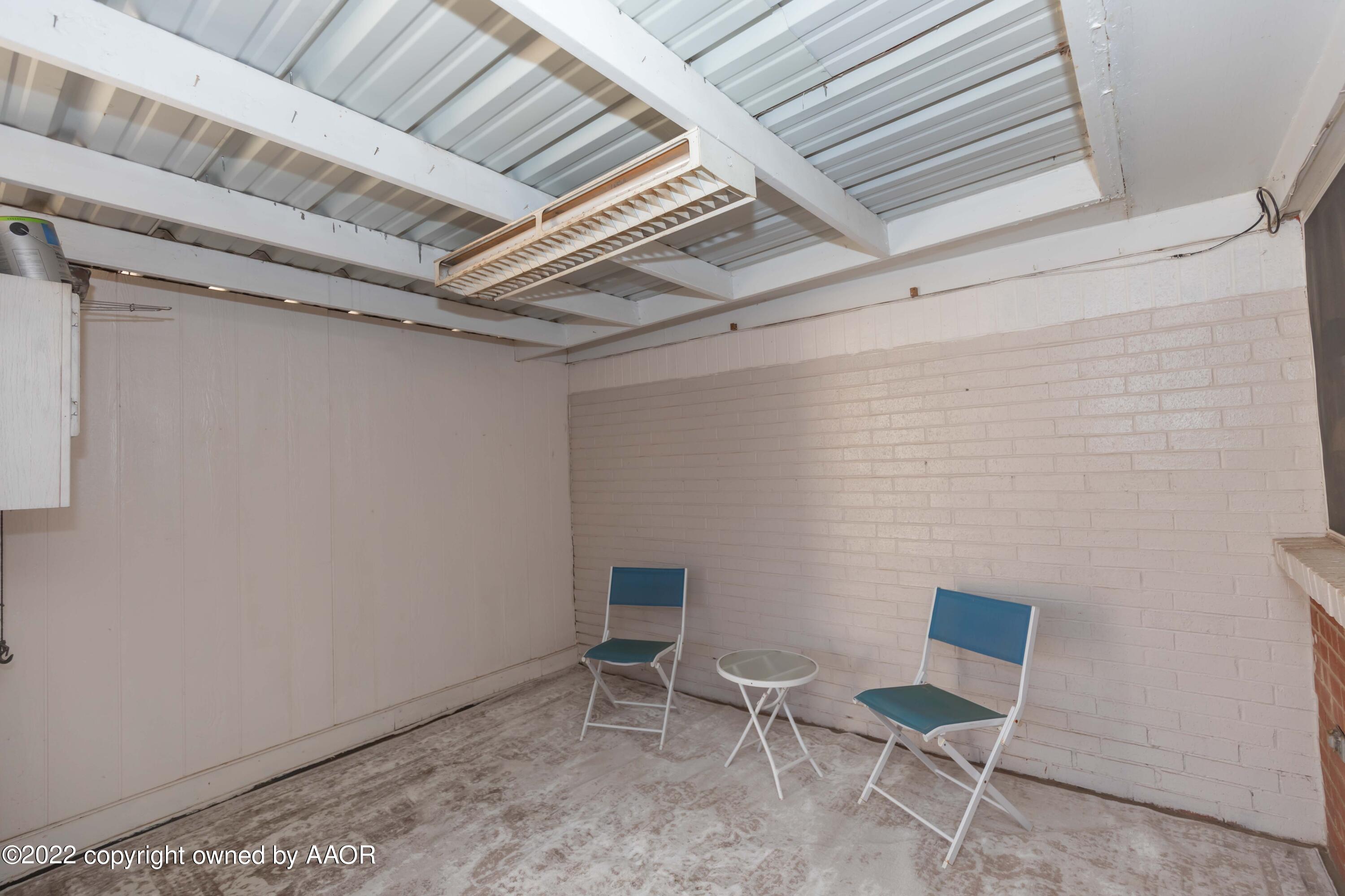 6210 Hanson Road Amarillo, TX 79106 - Photo 38 of 43 COVERED PATIO VIEW 1