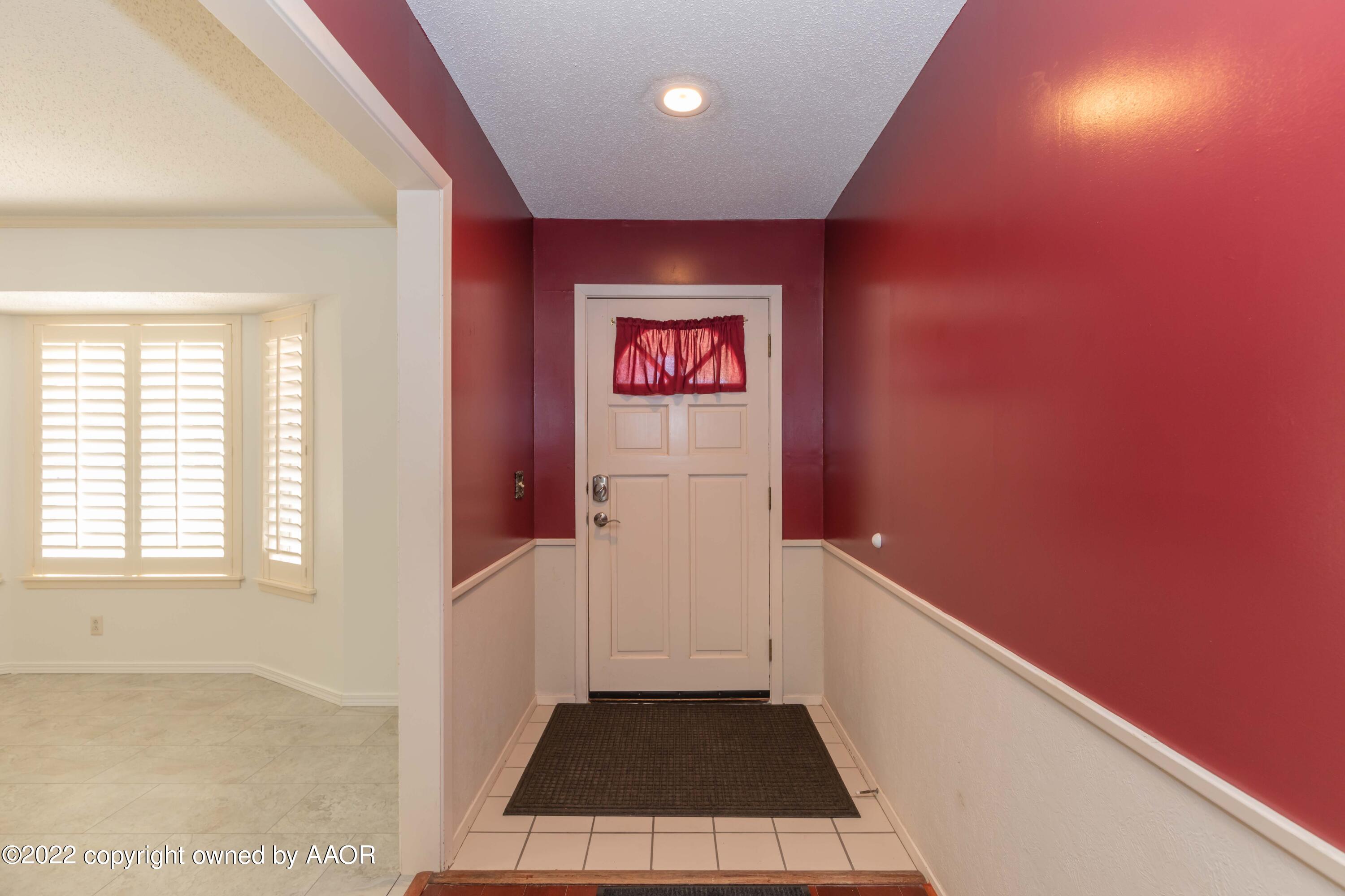 6210 Hanson Road Amarillo, TX 79106 - Photo 5 of 43 ENTRY VIEW 1