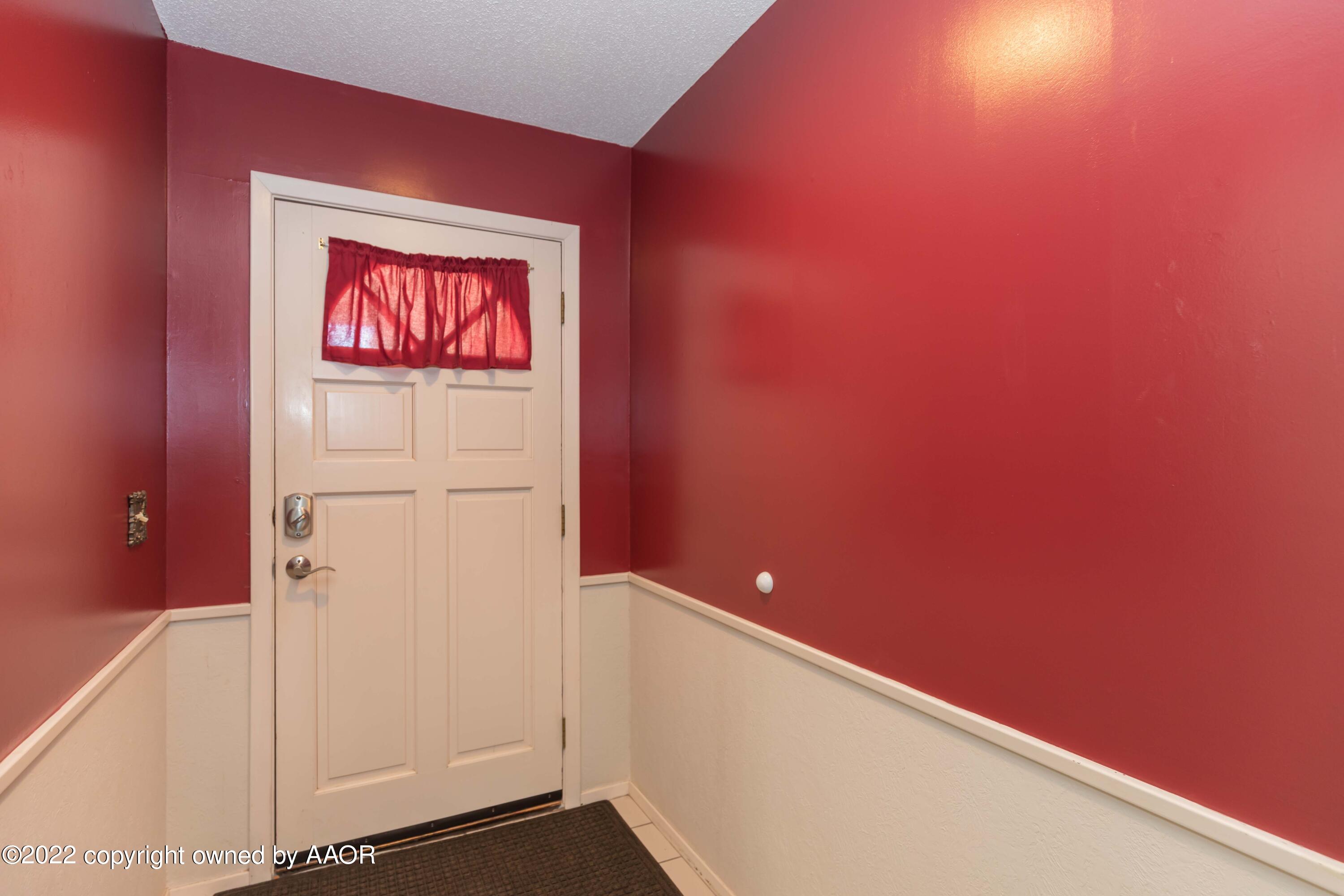 6210 Hanson Road Amarillo, TX 79106 - Photo 6 of 43 ENTRY VIEW 2