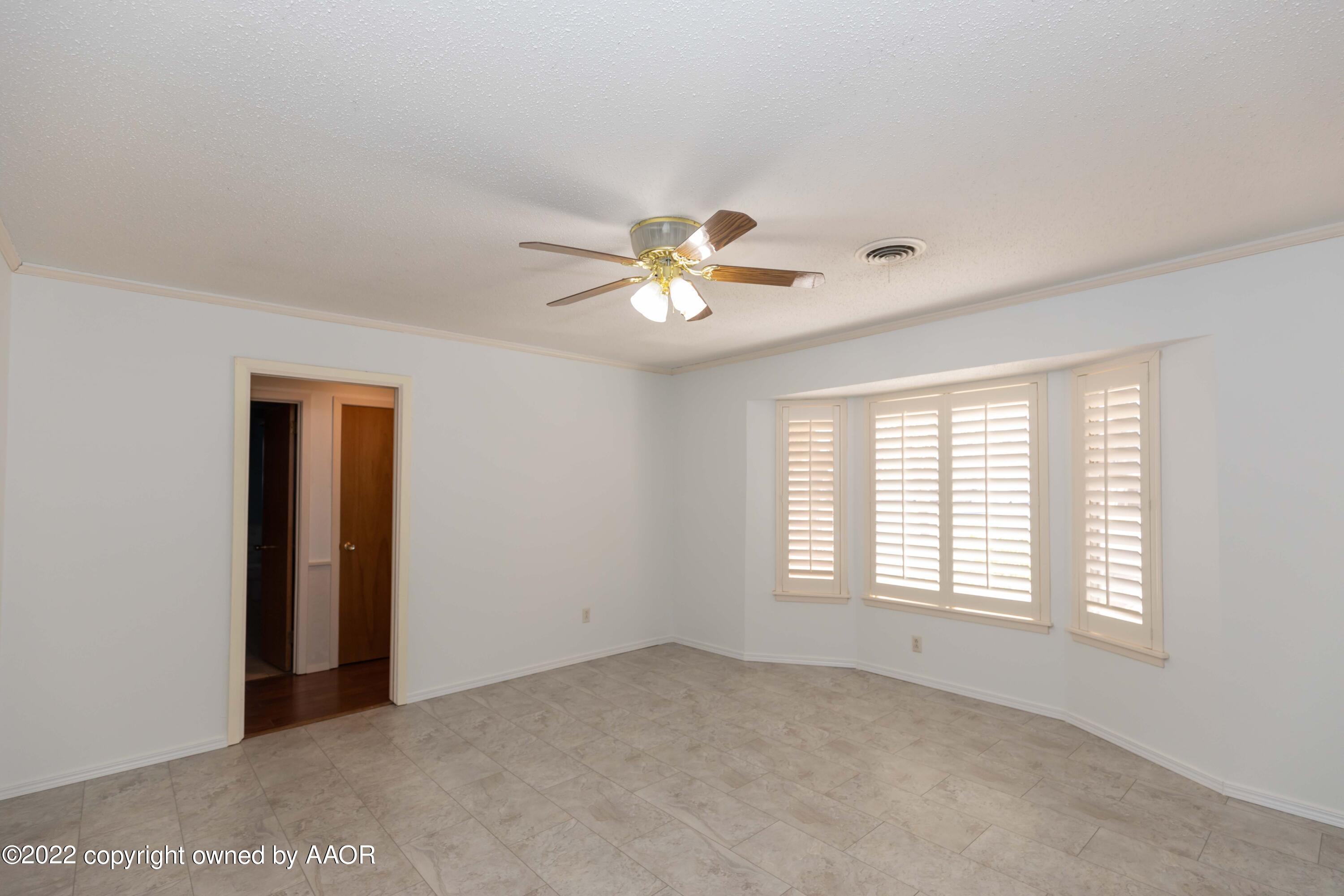 6210 Hanson Road Amarillo, TX 79106 - Photo 7 of 43 FORMAL LIVING VIEW 1