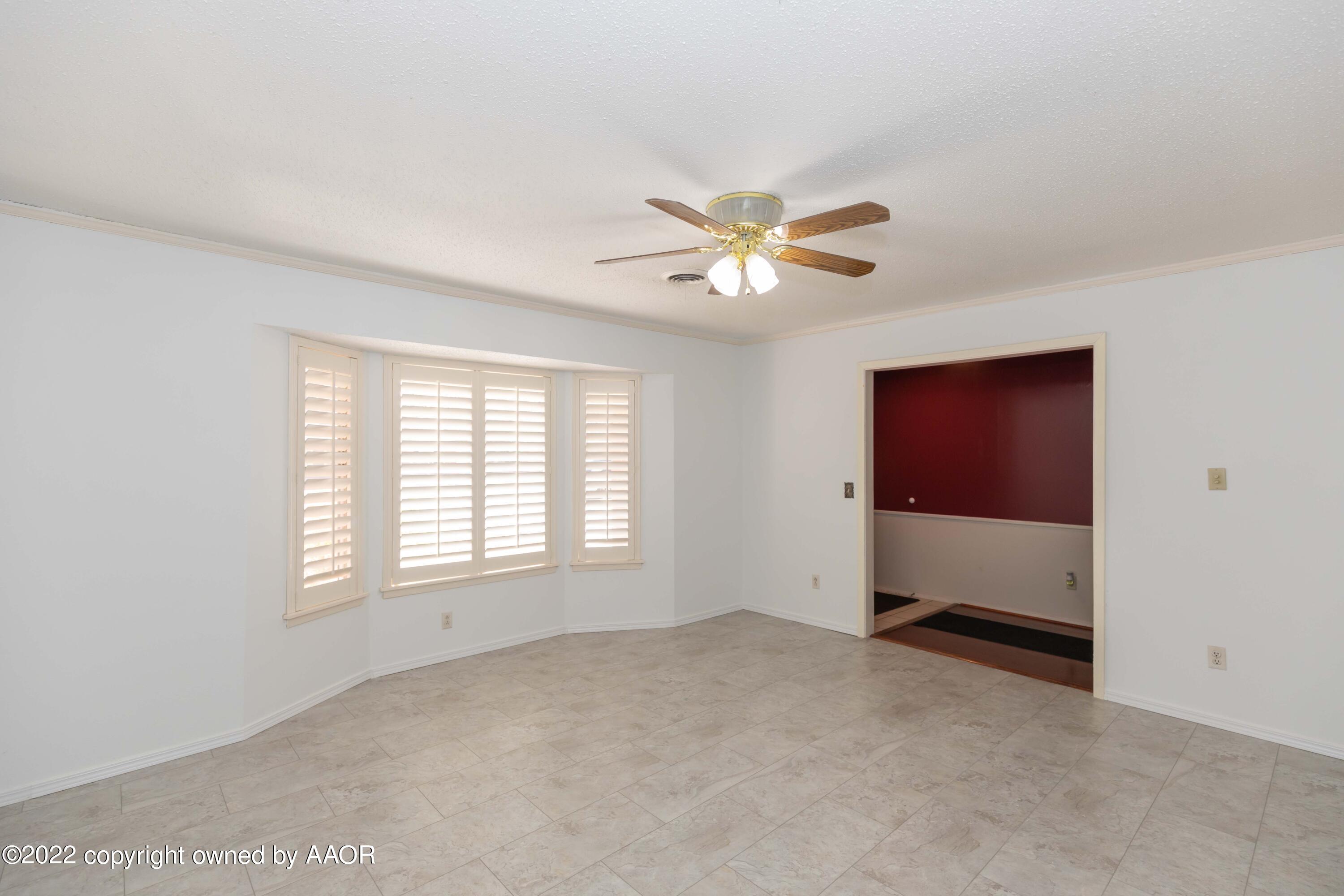 6210 Hanson Road Amarillo, TX 79106 - Photo 9 of 43 FORMAL LIVING VIEW 3