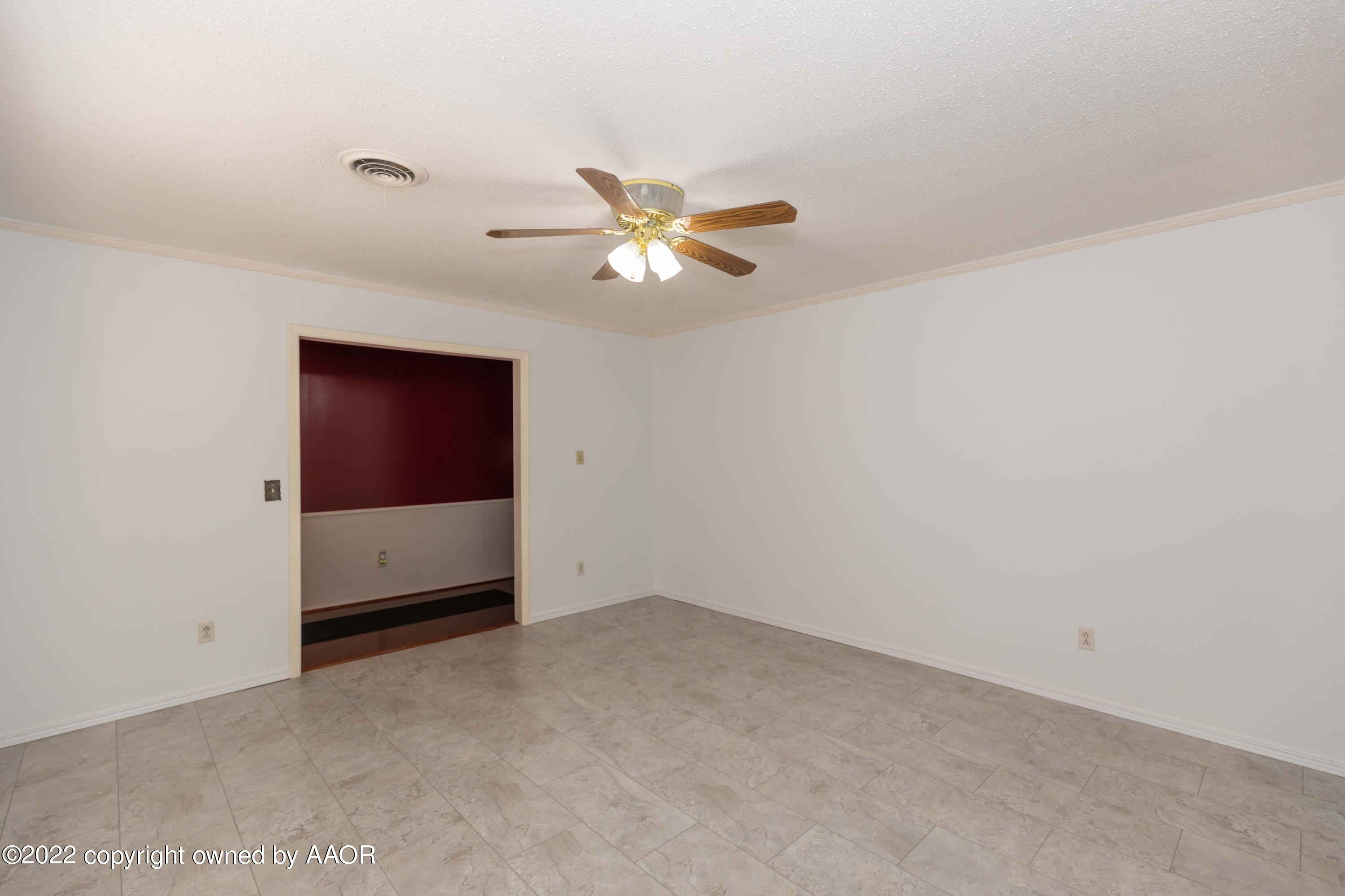 6210 Hanson Road Amarillo, TX 79106 - Photo 10 of 43 FORMAL LIVING VIEW 4