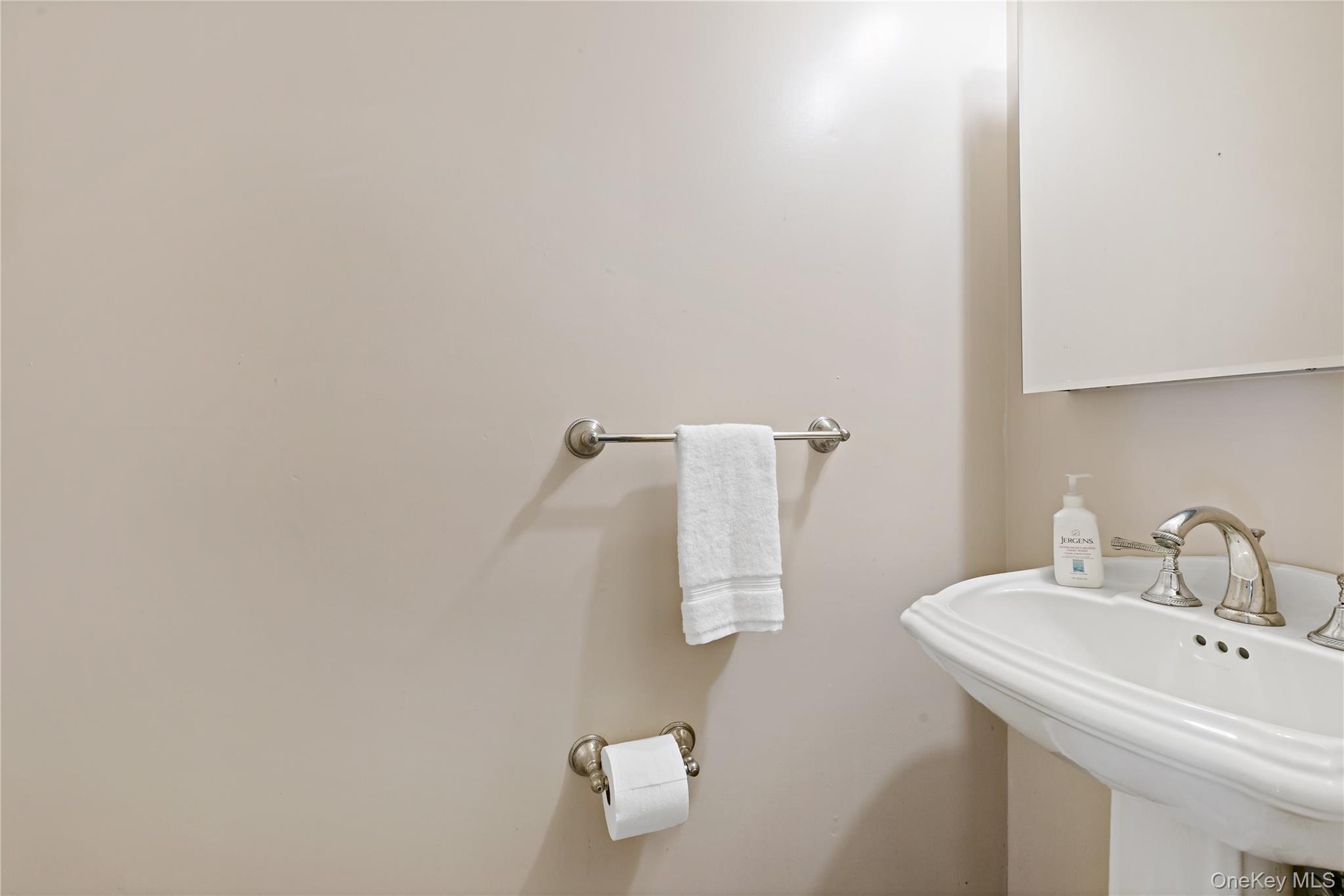 241 Madison Road Scarsdale, NY 10583 - Photo 15 of 33 First Floor Powder Room