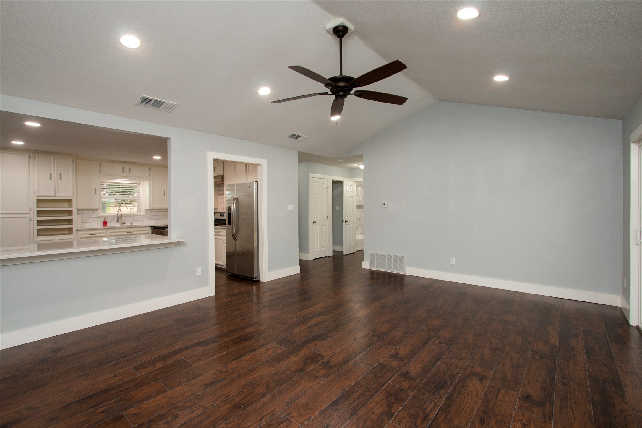 1005 George Street Taylor, TX 76574 - Photo 7 of 28