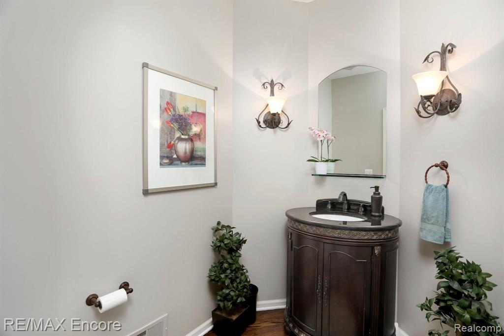 6851 Oakhurst Ridge Road Clarkston, MI 48348 - Photo 17 of 36 Gallery Image 17