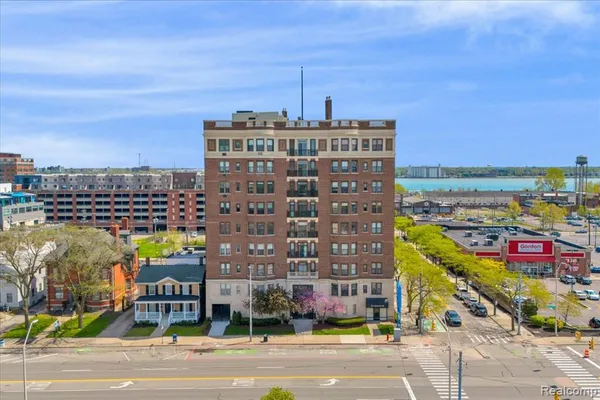 $1,650 | 2900 East Jefferson Avenue, Unit D201, Detroit, MI 48207