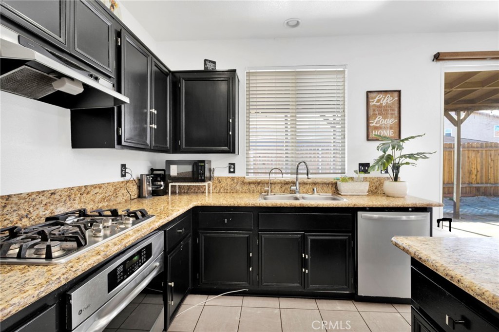 13329 Sunny Ridge Street Hesperia, CA 92344 - Photo 17 of 56