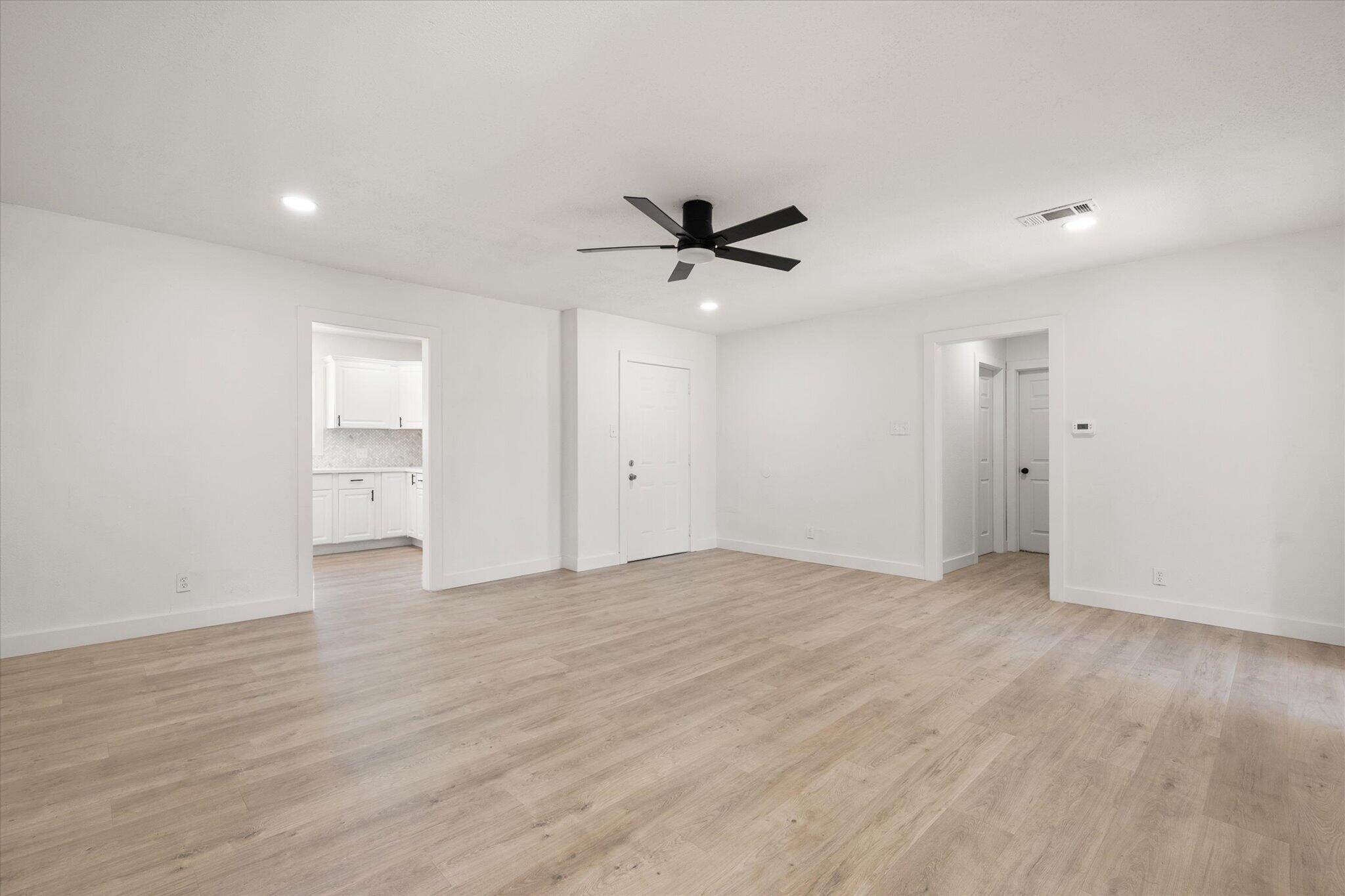 2425 32nd Street Lubbock, TX 79411 - Photo 5 of 20 08-2425 32nd St9652