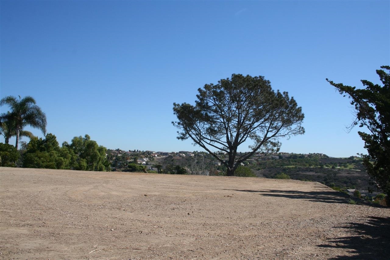 1437 Rainbow Ridge Lane Encinitas, CA 92024 - Photo 2 of 3