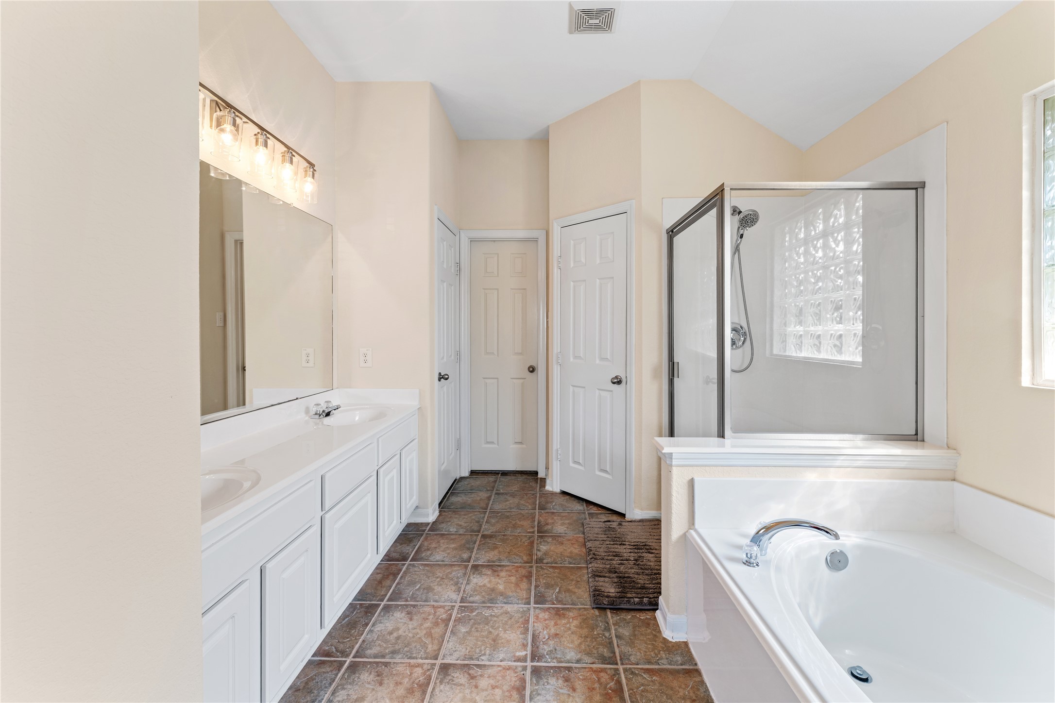 3214 Falcon Trail Drive Spring, TX 77373 - Photo 19 of 29 a bathroom with a bathtub sink and mirror