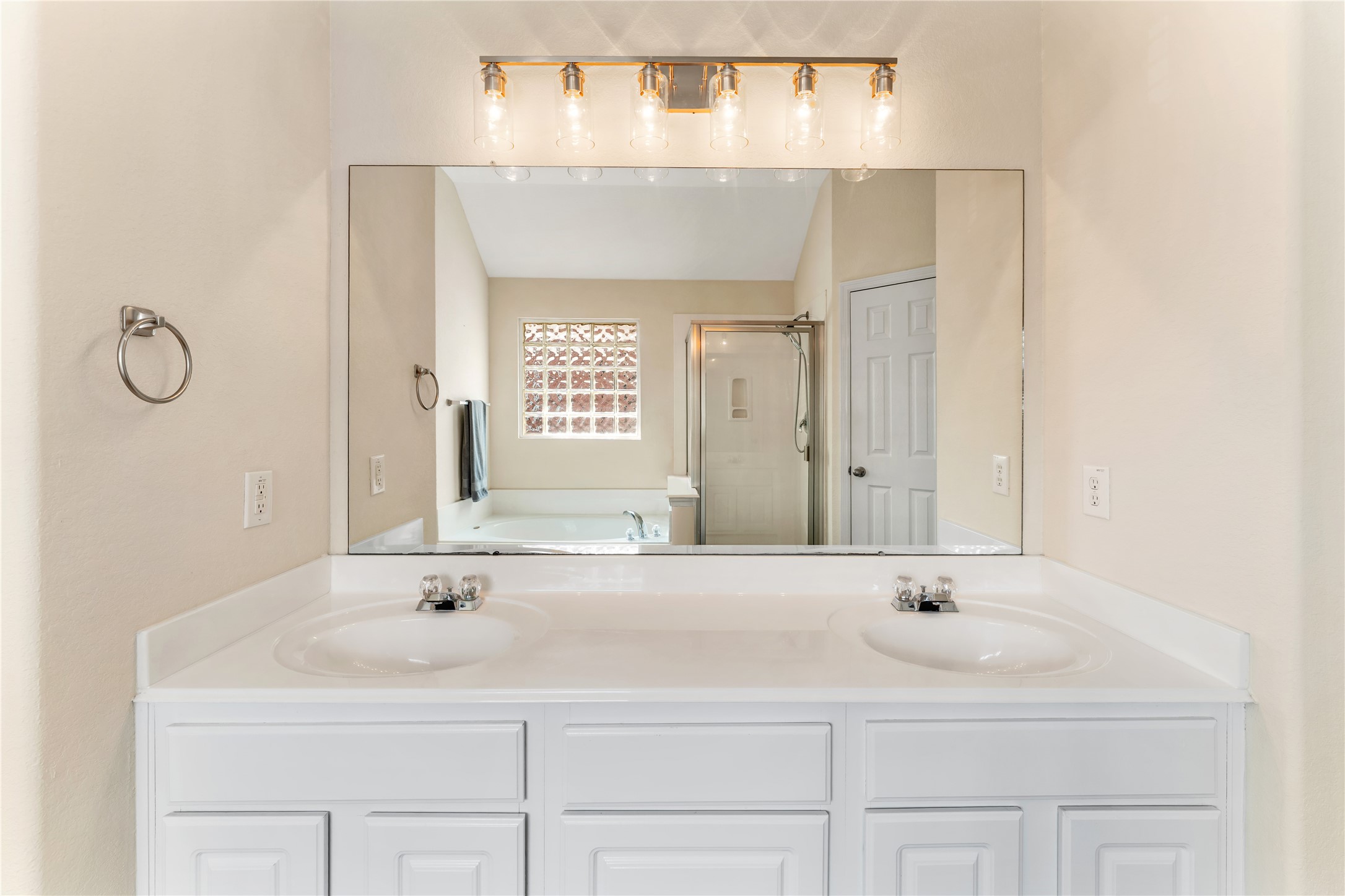 3214 Falcon Trail Drive Spring, TX 77373 - Photo 20 of 29 a bathroom with a sink and a mirror