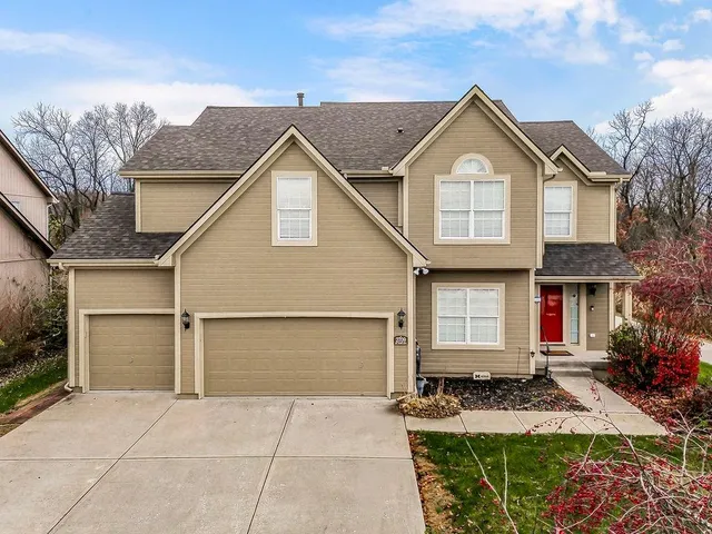 $470,000 | 2709 Southwest Golden Eagle Road, Lee's Summit, MO 64082