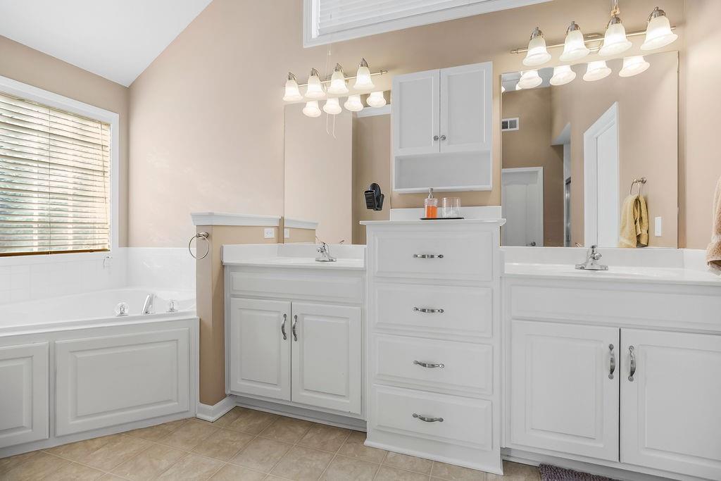 2709 Southwest Golden Eagle Road Lee's Summit, MO 64082 - Photo 16 of 35