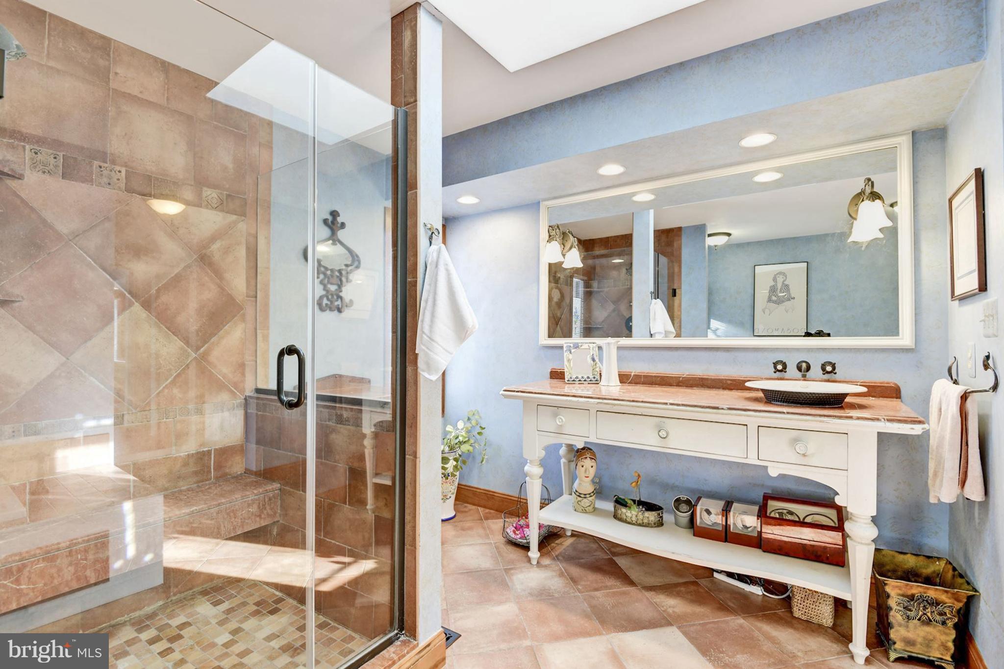 10905 Hunter Station Road Vienna, VA 22181 - Photo 20 of 30 Bath (Master)