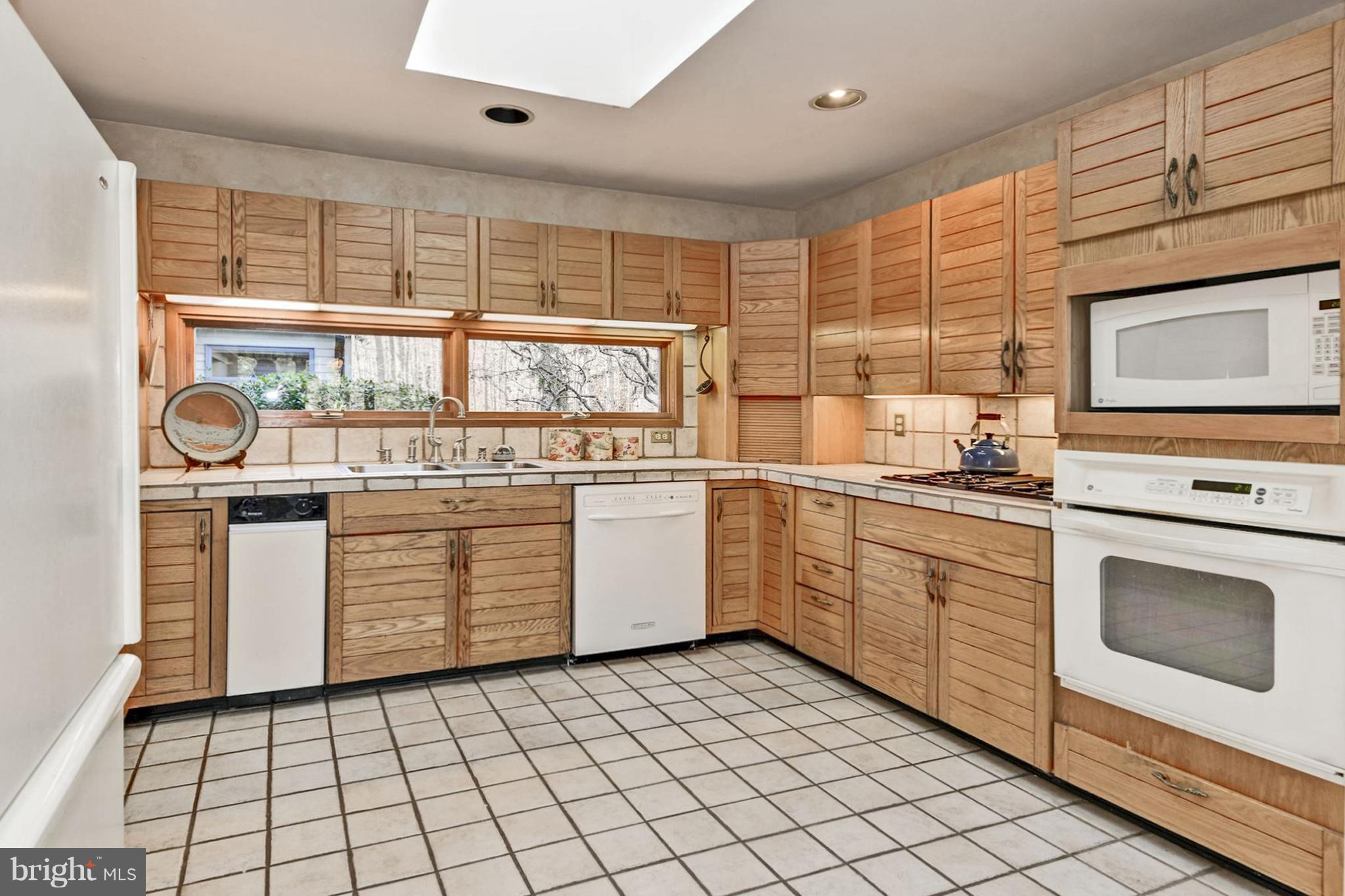 10905 Hunter Station Road Vienna, VA 22181 - Photo 10 of 30 Kitchen