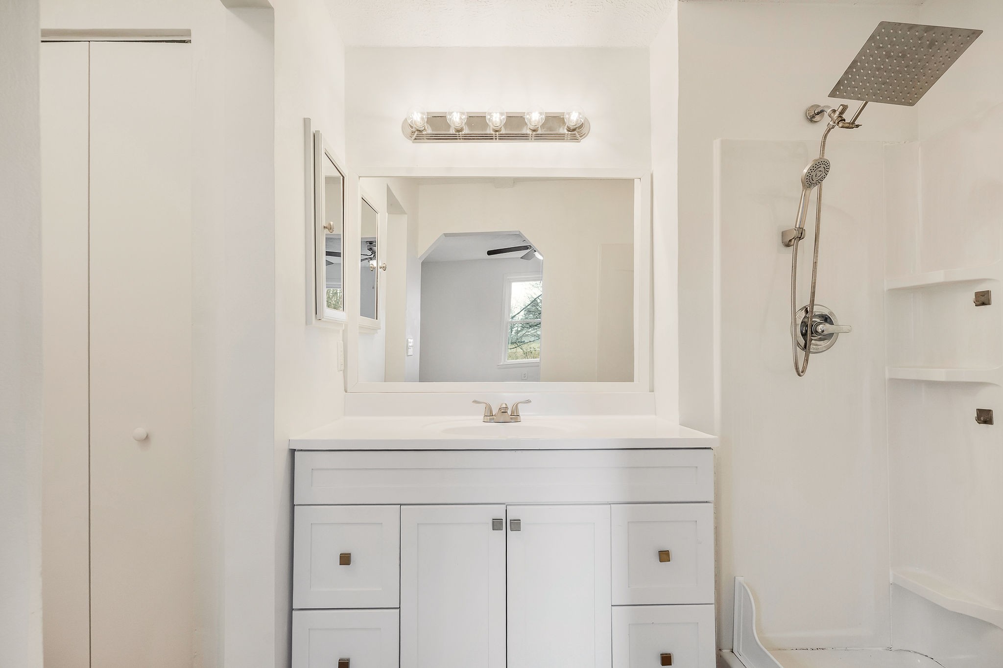240 Blue Hill Road Woodbury, TN 37190 - Photo 12 of 17 a bathroom with a sink and a mirror