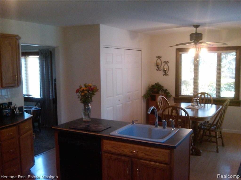 418 Summit Howell, MI 48843 - Photo 3 of 17 Island Kitchen