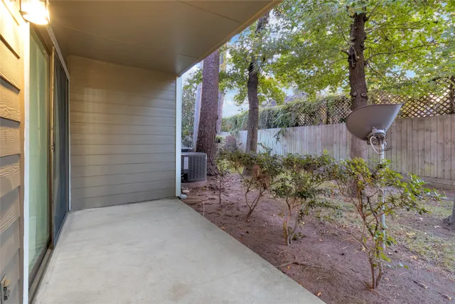 $165,000 | 14911 Wunderlich Drive, Unit 609, Houston, TX 77069