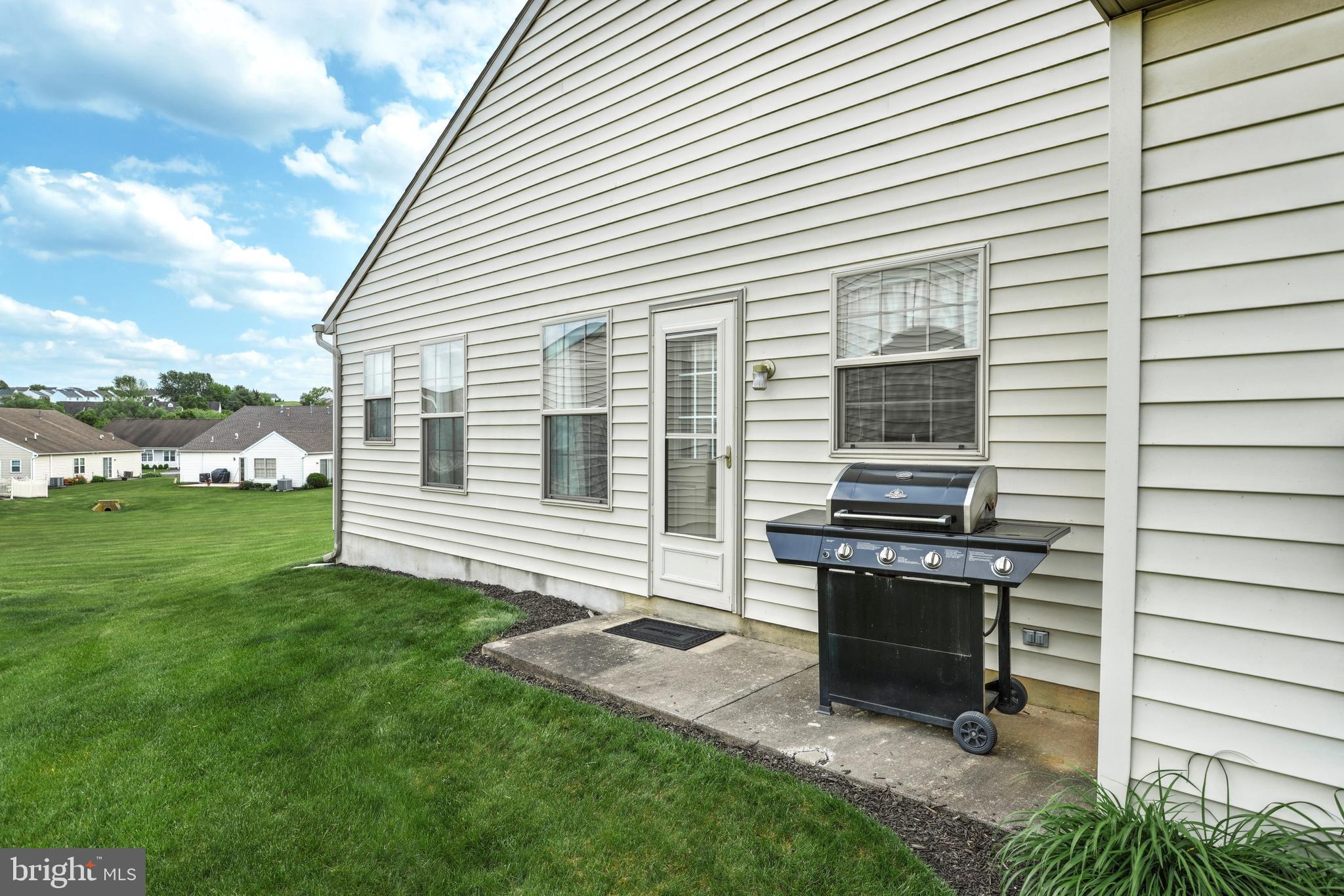 646 Hayley Road York, PA 17404 - Photo 4 of 28 Gallery Image 4