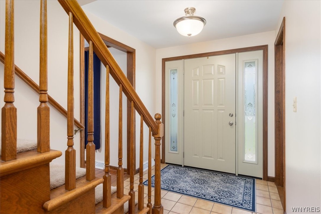 4990 Murphy Road Orchard Park, NY 14127 - Photo 3 of 33 Welcoming Foyer