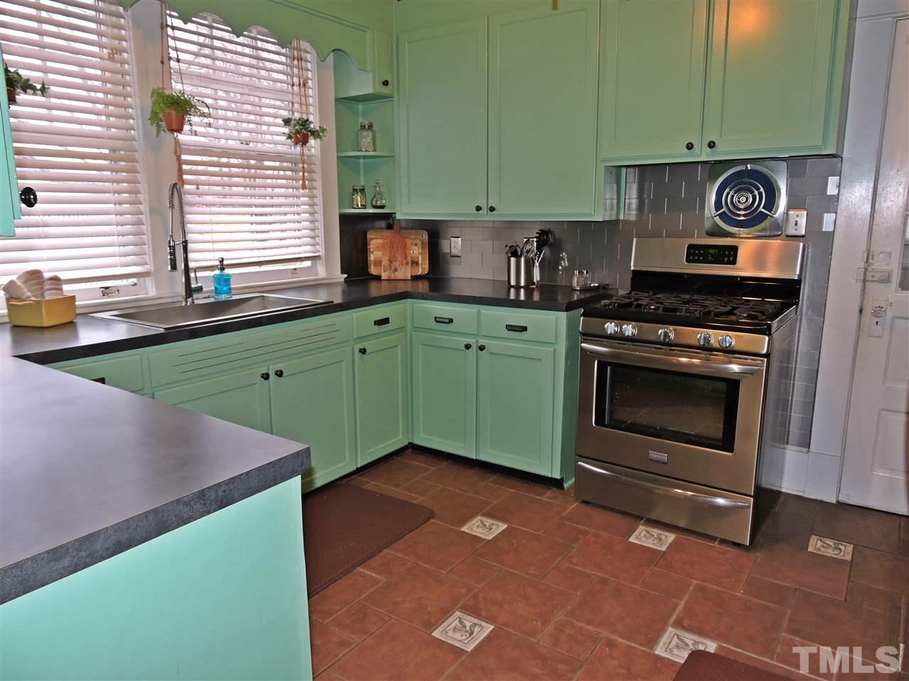 128 Academy Street Roxboro, NC 27573 - Photo 6 of 24 Gallery Image 6
