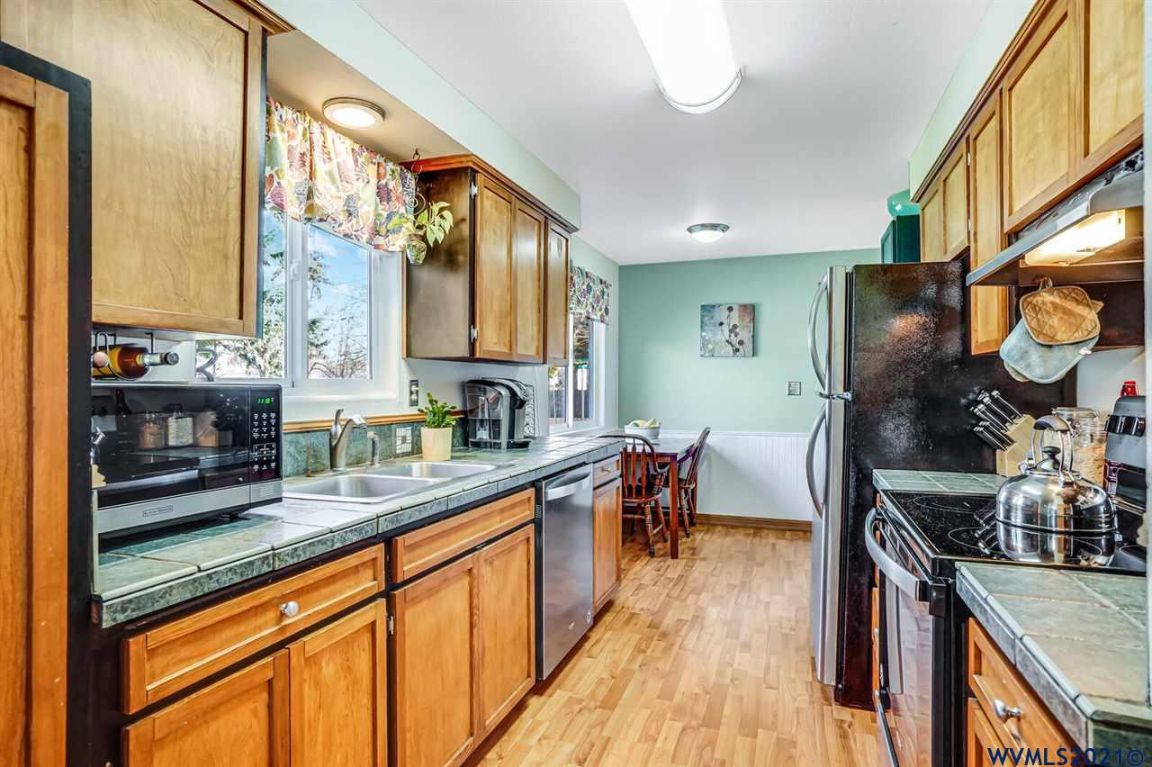 1310 Lawnridge Street Southwest Albany, OR 97321 - Photo 8 of 28
