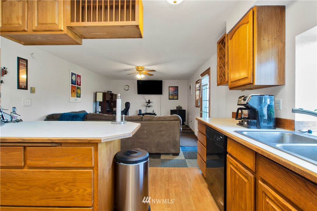6114 188th Avenue Southwest Rochester, WA 98579 - Photo 10 of 30