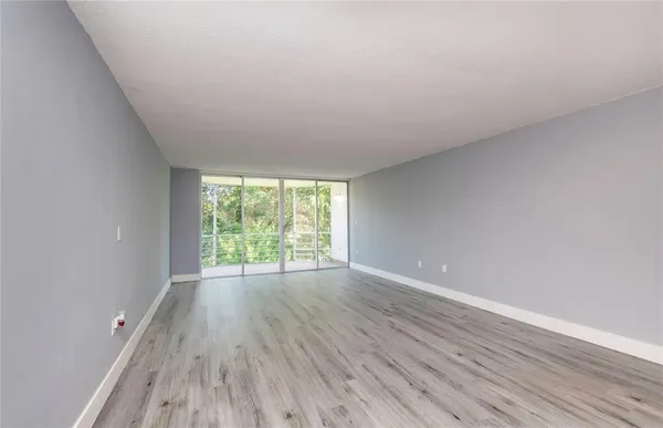 $219,500 | 1101 Northeast 191st Street, Unit H301, Miami, FL 33179