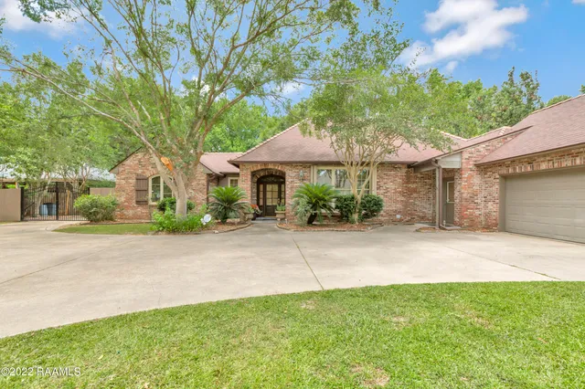 $2,500 | 403 Phoenix Drive, Lafayette, LA 70503