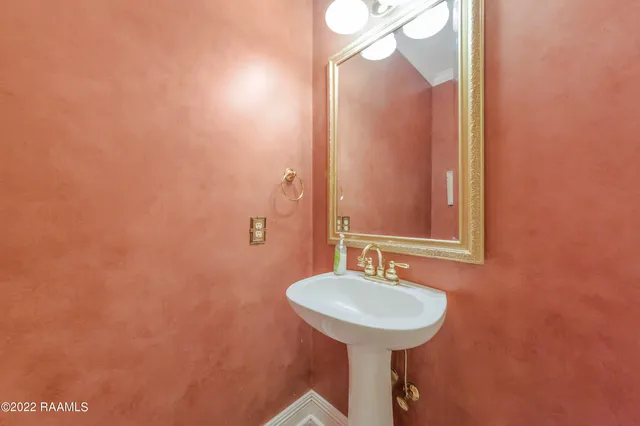 $2,500 | 403 Phoenix Drive, Lafayette, LA 70503