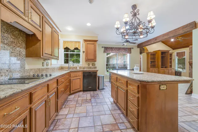 $2,500 | 403 Phoenix Drive, Lafayette, LA 70503