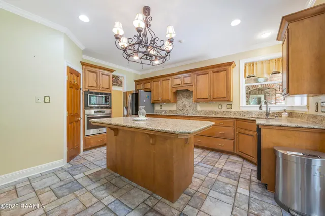 $2,500 | 403 Phoenix Drive, Lafayette, LA 70503