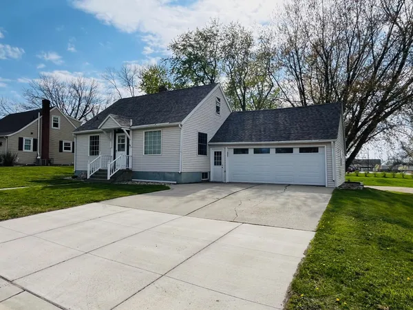 $180,000 | 614 12th Street, Dawson, MN 56232